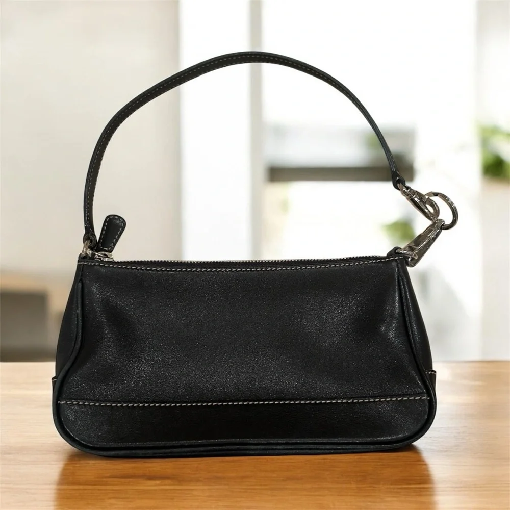 Coach Classic Black Shoulder Bag - Picture 1 of 4